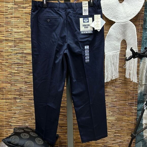 Dockers Men's Relaxed Fit Signature Khaki Lux Cotton Stretch Pants-Ple Size‎ 38W - Picture 3 of 3